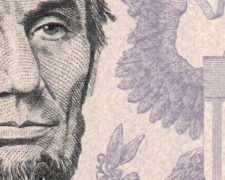 Портрет Линкольна на банкноте 5 долларов